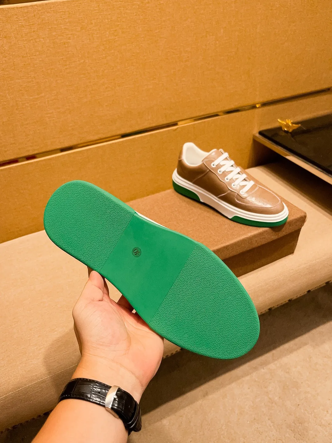 Men's shoes💰 420💰[BV]🔥 High-end men's shoes brand official website 1:1 latest masterpiece: the upper is made of Italian imported first-layer cowhide with a comfortable and breathable lining➕original non-slip and wear-resistant outsole🔥, making walking more convenient and comfortable! An exclusive new model, a stunning work, a beautiful 1:1 replica [color] compared to the official quality! Create a fashionable personality to set off your uniqueness! A must-have for trendy men! Classic 🔥Size: 38-44 Color: 🔥 Colors available🔥.